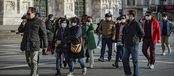 Khách du lịch đeo mặt nạ ở Ý trong coronavirus Khách du lịch đeo mặt nạ ở Ý trong coronavirus - Sputnik Việt Nam