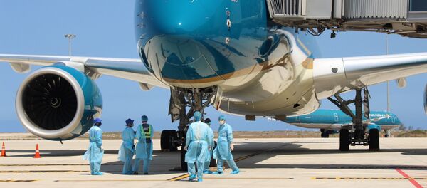 Máy bay mang số hiệu VN321 tại Cảng hàng không Quốc tế Cam Ranh. - Sputnik Việt Nam