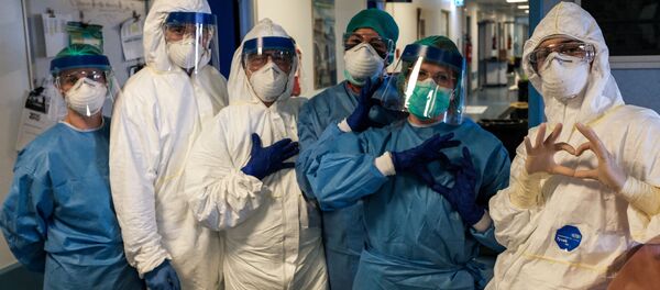 Các y tá mặc đồ bảo hộ tại bệnh viện Cremona, Ý Các y tá mặc đồ bảo hộ tại bệnh viện Cremona, Ý - Sputnik Việt Nam