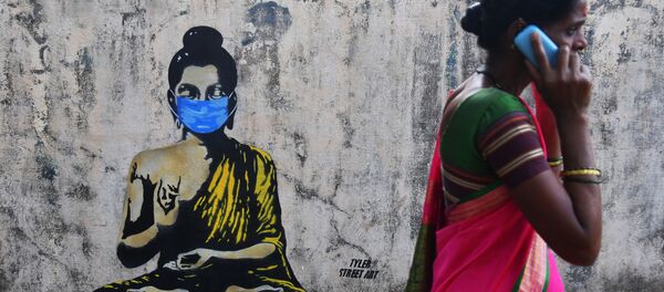 Đức Phật trong một mặt nạ bảo vệ trên graffiti ở Mumbai Đức Phật trong một mặt nạ bảo vệ trên graffiti ở Mumbai - Sputnik Việt Nam