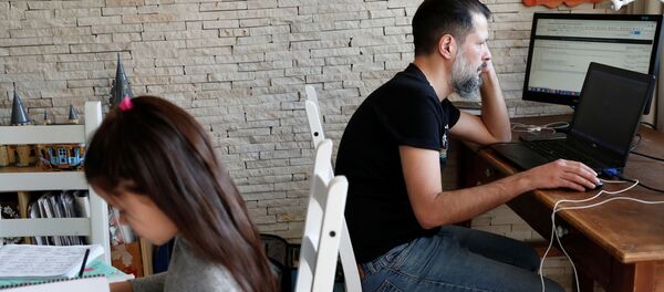 Chaba Post Chuyên gia CNTT khi làm việc từ xa tại nhà ở Budapest, Hungary Chaba Post Chuyên gia CNTT khi làm việc từ xa tại nhà ở Budapest, Hungary - Sputnik Việt Nam