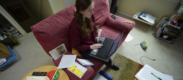 Kirsten Martin học từ xa tại nhà ở Kennesaw, bang Georgia - Sputnik Việt Nam