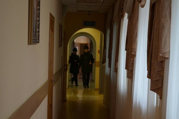 Tại sao các cô gái học bắn súng phun lửa? - Sputnik Việt Nam