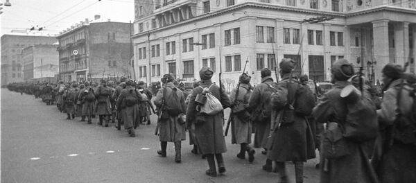 Cuộc diễu binh của quân đội Xô-viết trên Quảng trường Đỏ ở Matxcơva, ngày 7 tháng 11 năm 1941 - Sputnik Việt Nam