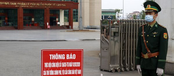 Lực lượng biên phòng trực chốt 24/24 tại cửa khẩu Quốc tế Lào Cai - Sputnik Việt Nam