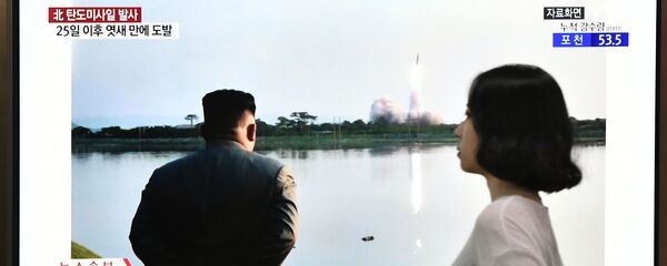 Kim Jong-un trong chương trình tin tức tại nhà ga Seoul Hàn Quốc - Sputnik Việt Nam