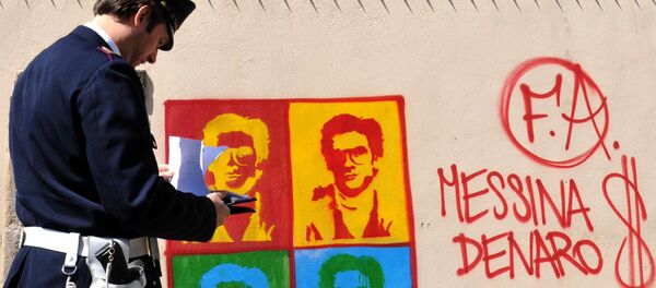 Những bức tranh tường với hình ảnh của ông trùm chạy trốn Matteo Messina Denaro Những bức tranh tường với hình ảnh của ông trùm chạy trốn Matteo Messina Denaro - Sputnik Việt Nam