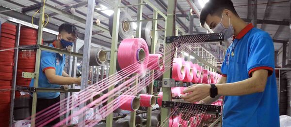 Sản xuất tại công ty sản xuất Bao bì Thuận Đức (Kim Động, Hưng Yên) Sản xuất tại công ty sản xuất Bao bì Thuận Đức (Kim Động, Hưng Yên) - Sputnik Việt Nam