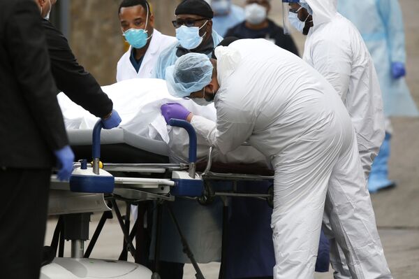 Hàng ngàn ca tử vong. Tại sao Hoa Kỳ có nhiều nạn nhân coronavirus Hàng ngàn ca tử vong. Tại sao Hoa Kỳ có nhiều nạn nhân coronavirus - Sputnik Việt Nam