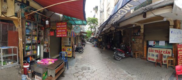 Cũng như nhiều nơi trong thành phố, các nhà hàng đặc sản ẩm thực ngừng hoạt động để phòng chống dịch - Sputnik Việt Nam