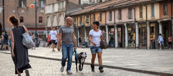 Cư dân và du khách ở Ferrara, vùng Émilie-Romagne, Ý  - Sputnik Việt Nam