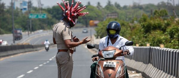 Cảnh sát Ấn Độ đội mũ hình coronavirus - Sputnik Việt Nam