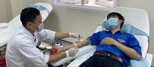 Đoàn viên, thanh niên Bệnh viện Trung ương Huế tham gia hiến máu. - Sputnik Việt Nam
