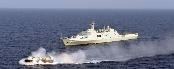 Tàu Jinggangshan của Trung Quốc ở Biển Đông. - Sputnik Việt Nam