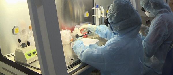 Công suất tối đa Trung tâm có thể thực hiện xét nghiệm khoảng 100 mẫu/ngày. - Sputnik Việt Nam