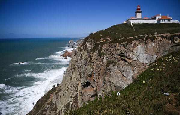 Ngọn hải đăng trên mũi Cabo da Roca ở Bồ Đào Nha - Sputnik Việt Nam