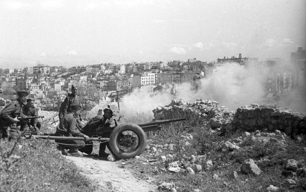 Tháng 5 năm 1944, ngoại ô Sevastopol. Những đòn đánh cuối cùng vào kẻ thù Tháng 5 năm 1944, ngoại ô Sevastopol. Những đòn đánh cuối cùng vào kẻ thù - Sputnik Việt Nam