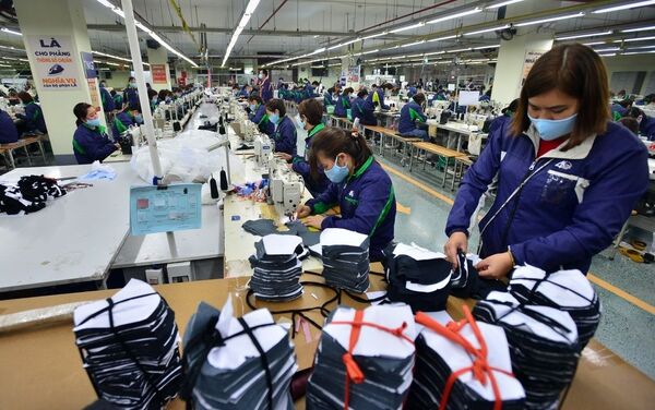 Việt Nam có thể thành công xưởng sản xuất khẩu trang của thế giới? - Sputnik Việt Nam