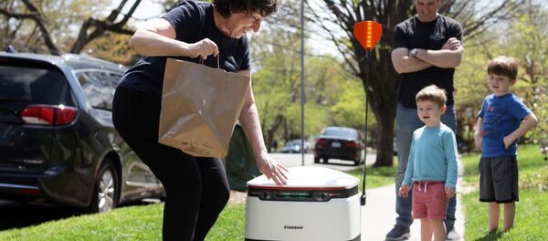 Starship Technologies Máy bay không người lái tự động cung cấp đơn đặt hàng cho khách hàng - Sputnik Việt Nam