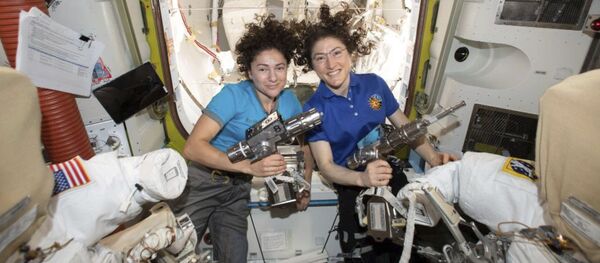 Các phi hành gia Christina Koch và Jessica Mayr trên ISS Các phi hành gia Christina Koch và Jessica Mayr trên ISS - Sputnik Việt Nam