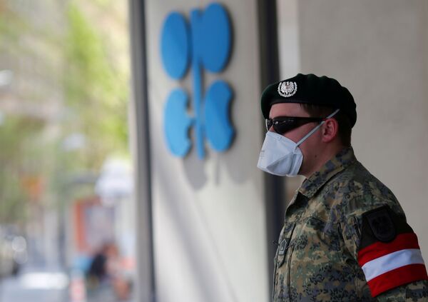 Hội nghị 9 bất thường của OPEC+: Không có bên thua cuộc Hội nghị 9 bất thường của OPEC+: Không có bên thua cuộc - Sputnik Việt Nam