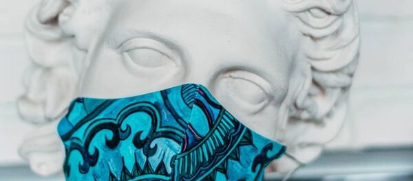 Các nhà thiết kế Nga may khẩu trang để không có cảm giác zombie ngày tận thế - Sputnik Việt Nam