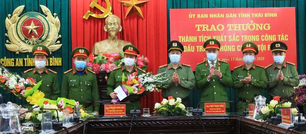 Ban giám đốc Công an tỉnh Thái Bình động viên cán bộ, chiến sĩ khám phá các vụ án - Sputnik Việt Nam