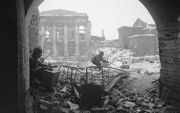 Các chiến sĩ Hồng quân trong trận đánh trên những đường phố Stalingrad - Sputnik Việt Nam