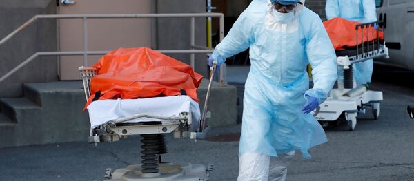 Nhân viên y tế vận chuyển xác chết từ Trung tâm y tế Wyckoff Heights ở New York, Hoa Kỳ Nhân viên y tế vận chuyển xác chết từ Trung tâm y tế Wyckoff Heights ở New York, Hoa Kỳ - Sputnik Việt Nam
