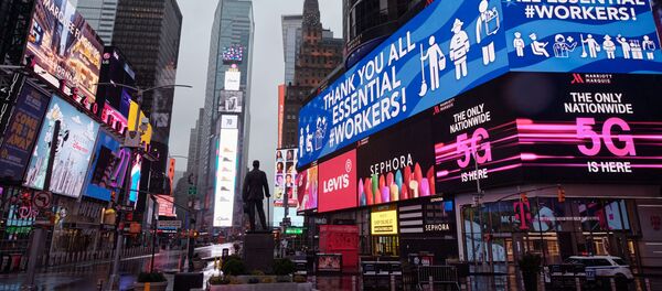 Cảm ơn tất cả các công nhân cần thiết đăng nhập vào Quảng trường Thời đại ở New York Cảm ơn tất cả các công nhân cần thiết đăng nhập vào Quảng trường Thời đại ở New York - Sputnik Việt Nam