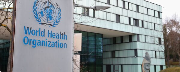 Biểu tượng của Tổ chức Y tế Thế giới tại tòa nhà của WHO ở Geneva, Thụy Sĩ - Sputnik Việt Nam