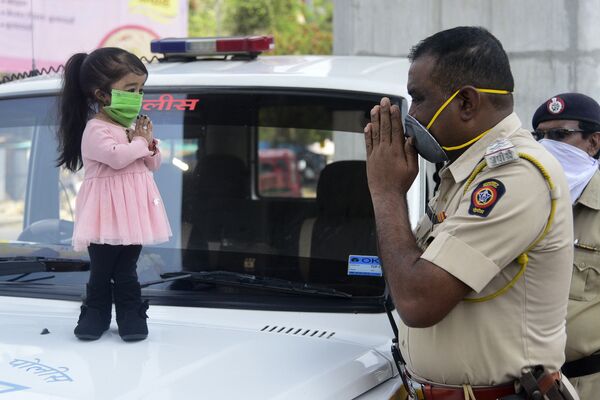 Người phụ nữ nhỏ nhất thế giới  Jyoti Amge khuyến khích mọi người ở nhà, Nagpur - Sputnik Việt Nam