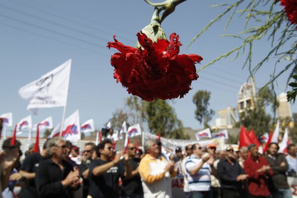 Những người tham gia biểu tình ngày 1 tháng Năm ở Athens, Hy Lạp, 2012 - Sputnik Việt Nam