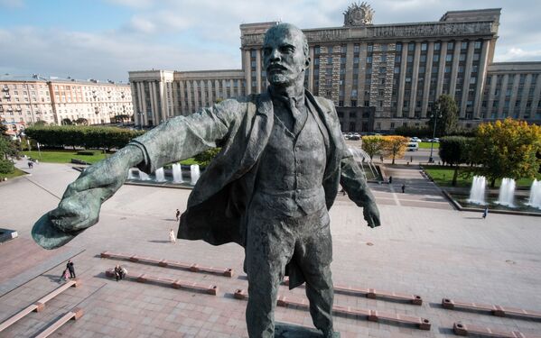 Đài tưởng niệm V.I. Lenin trên Quảng trường Matxcơva ở Saint-Peterburg - Sputnik Việt Nam