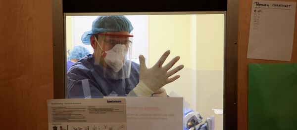 Bác sĩ trong phòng chăm sóc đặc biệt tại Bệnh viện Havelhoehe, Berlin  - Sputnik Việt Nam