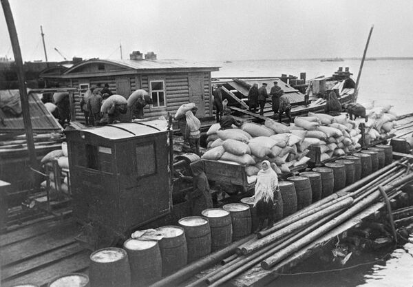 Thành phố Anh hùng Leningrad: Сuộc phong tỏa kéo dài 871 ngày Thành phố Anh hùng Leningrad: Сuộc phong tỏa kéo dài 871 ngày - Sputnik Việt Nam