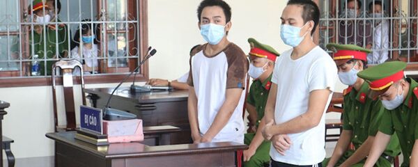 Bị cáo Minh và Giàu tại tòa Bị cáo Minh và Giàu tại tòa - Sputnik Việt Nam