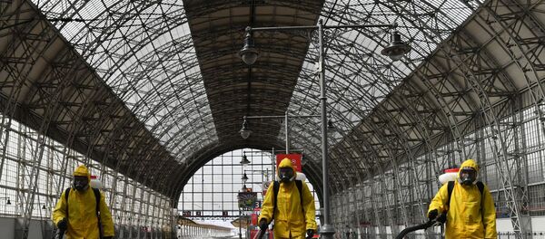 Khử trùng nhà ga đường sắt Kiev ở Moskva. - Sputnik Việt Nam