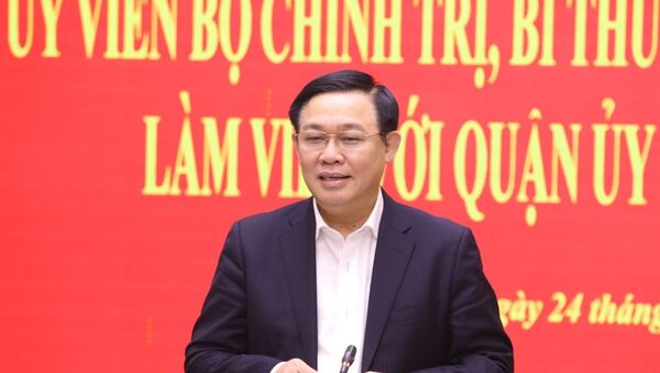 Bí thư Thành ủy Hà Nội Vương Đình Huệ phát biểu chỉ đạo tại buổi làm việc với Quận ủy Hoàn Kiếm. - Sputnik Việt Nam