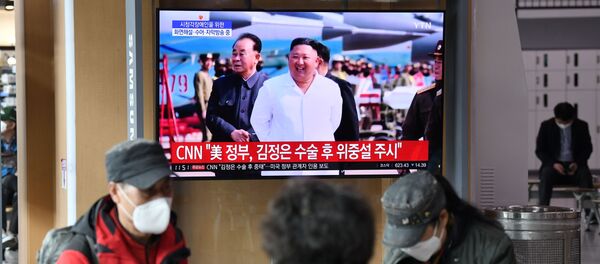 Mọi người theo dõi nhà lãnh đạo Triều Tiên Kim Jong-un, Seoul, Hàn Quốc - Sputnik Việt Nam