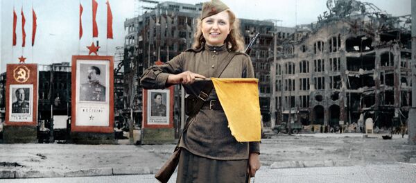 Binh nhì Luba Rosenowa ở Berlin Binh nhì Luba Rosenowa ở Berlin - Sputnik Việt Nam