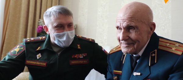 Diễu binh trực tuyến chào mừng Chiến thắng: Quân đội chúc mừng cựu chiến binh như thế - Sputnik Việt Nam