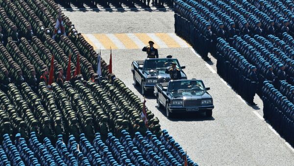 Bộ trưởng Quốc phòng Liên bang Nga, Tướng Sergei Shoigu trong cuộc duyệt binh kỷ niệm 70 năm Chiến thắng của nhân dân Liên Xô trong Chiến tranh Vệ quốc vĩ đại chống phát xít Đức - Sputnik Việt Nam