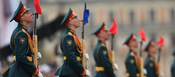 Những người lính trung đoàn tổng thống tại cuộc duyệt binh kỷ niệm 72 năm Chiến thắng của nhân dân Liên Xô trong cuộc Chiến tranh Vệ quốc vĩ đại chống phát xít Đức - Sputnik Việt Nam