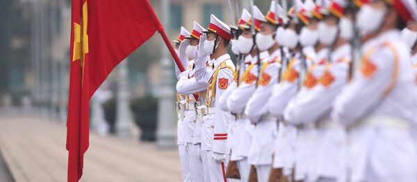 Nghi thức thượng cờ thiêng liêng trên Quảng trường Ba Đình - Sputnik Việt Nam