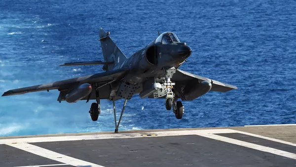 Cường kích cơ Dassoo Supeer-Étendard của Pháp trên boong tàu sân bay Charles de Gaulle ở Biển Địa Trung Hải