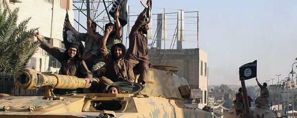 Các chiến binh của nhóm khủng bố Nhà nước Hồi giáo (IS, bị cấm ở Nga) tại thành phố Raqqa, Syria Các chiến binh của nhóm khủng bố Nhà nước Hồi giáo (IS, bị cấm ở Nga) tại thành phố Raqqa, Syria - Sputnik Việt Nam