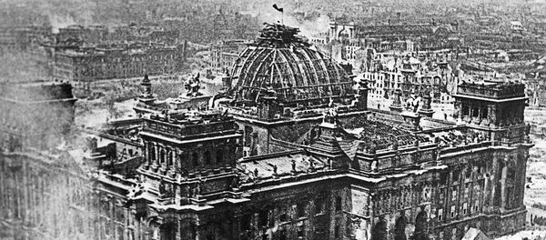 Biểu ngữ chiến thắng trên Reichstag, ngày 1 tháng 5 năm 1945 - Sputnik Việt Nam