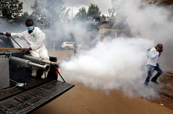 Khử trùng đường phố ở Nairobi, Kenya Khử trùng đường phố ở Nairobi, Kenya - Sputnik Việt Nam