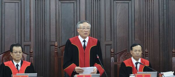 Chánh án Toà án nhân dân Tối cao Nguyễn Hoà Bình bế mạc phiên Giám đốc thẩm. Chánh án Toà án nhân dân Tối cao Nguyễn Hoà Bình bế mạc phiên Giám đốc thẩm. - Sputnik Việt Nam